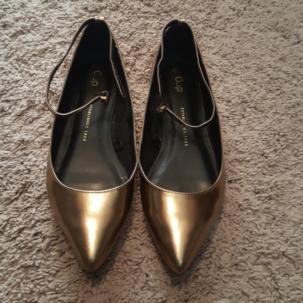 Gap Pointed Flats